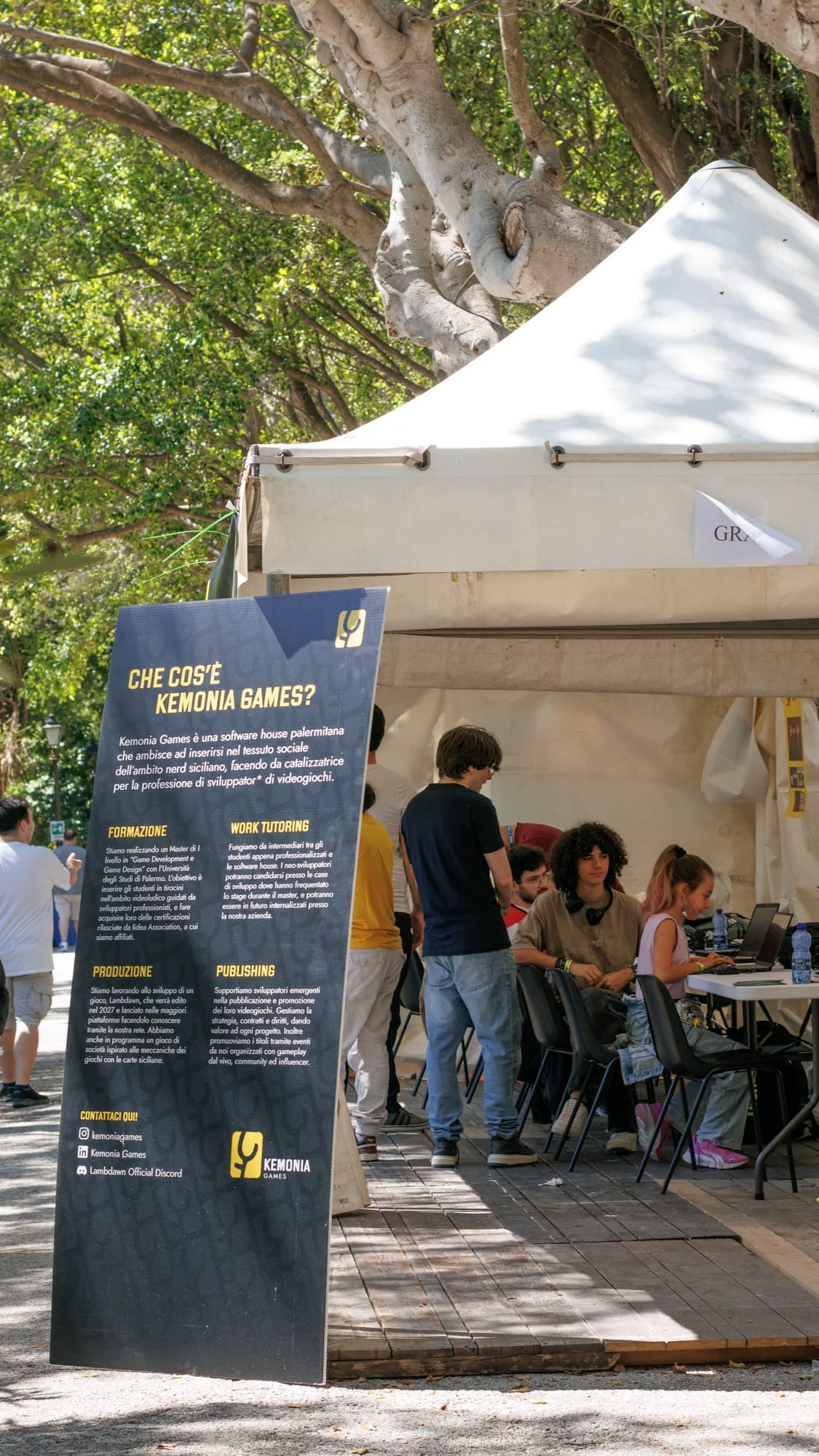 Sul campo, durante un evento di settore
